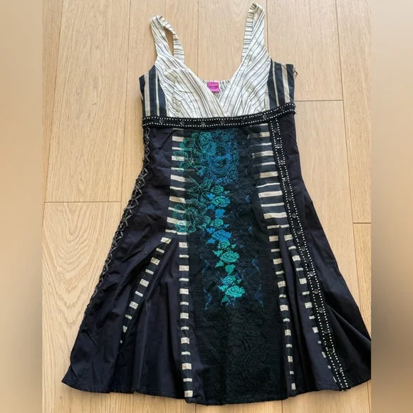 BNWOT Save The Queen! Rare Italian Designer Dress Made in Italy Embroidered Lace - Picture 3 of 11